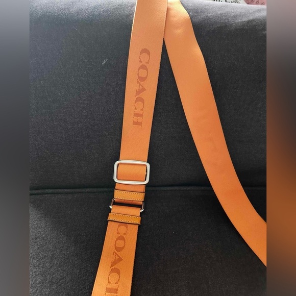 Orange Coach crossbody leather bag - Picture 3 of 16